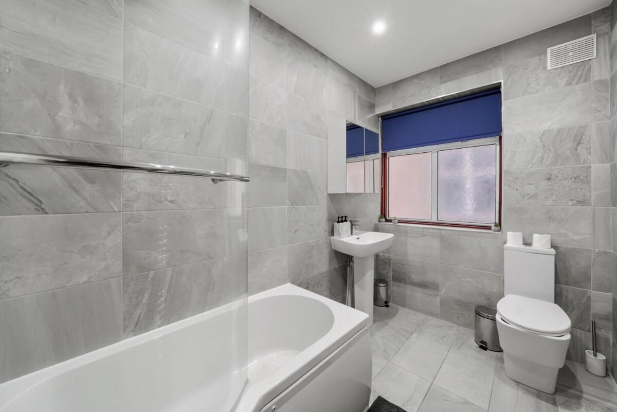 Apartamento 4 Bedroom House Free Parking 5mins Walk To Kensal Rise Londres